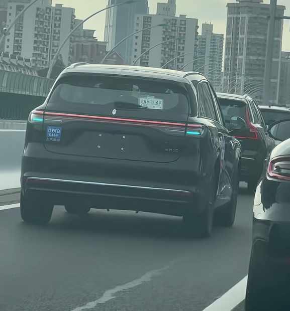 或?qū)⒏膶?5萬(wàn)級(jí)家用SUV市場(chǎng) 尚界H5實(shí)車曝光：小藍(lán)燈已點(diǎn)亮